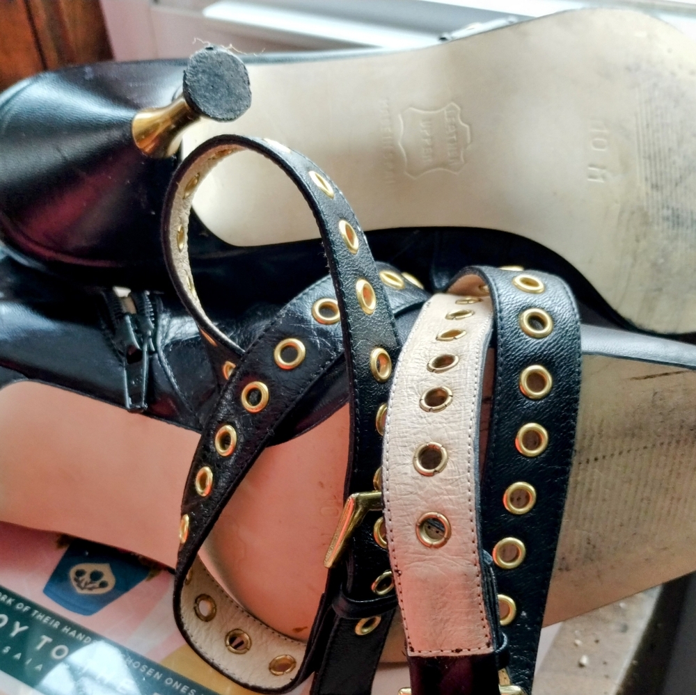 Black Leather Pointed Toe Ankle Boots with Gold Eyelets EUC - Picture 14 of 16